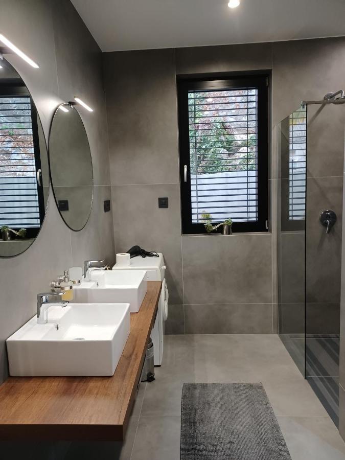 Aparthotel Villa V With Heated Pool リエカ エクステリア 写真