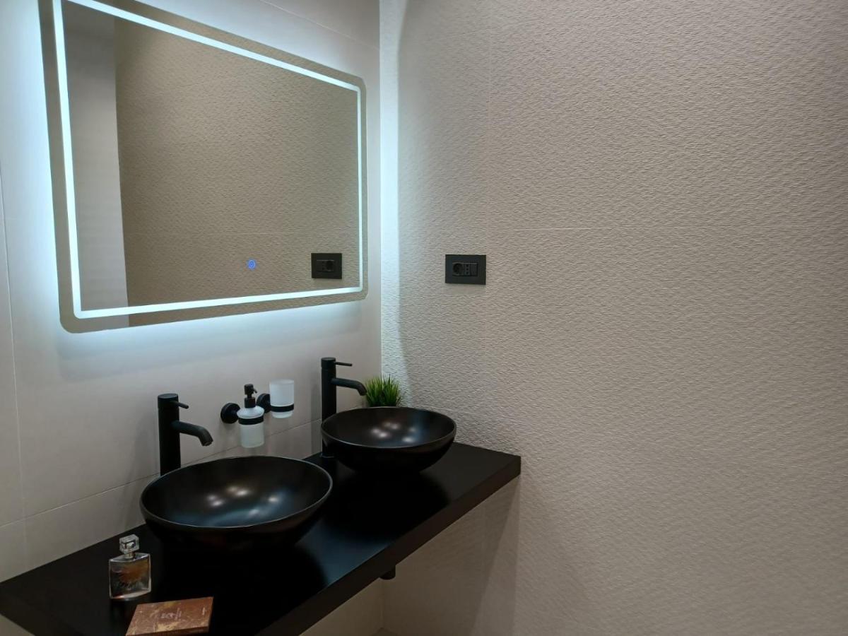 Aparthotel Villa V With Heated Pool リエカ エクステリア 写真